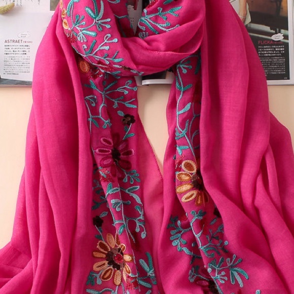 Beautiful soft cotton embroidered scarf - Picture 9 of 13